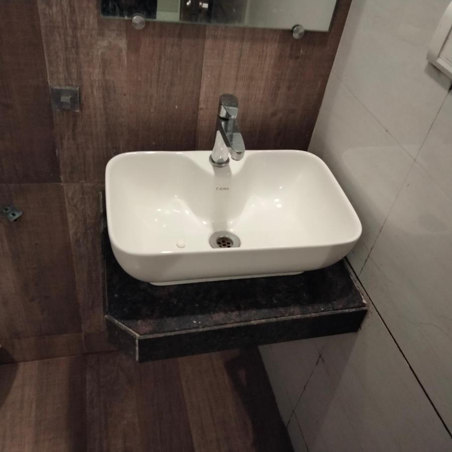 Hotel Everest Lodging Navi Mumbai Extérieur photo
