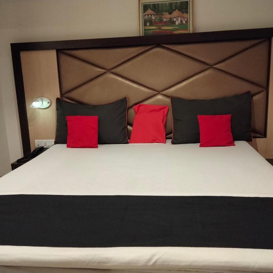 Hotel Everest Lodging Navi Mumbai Extérieur photo