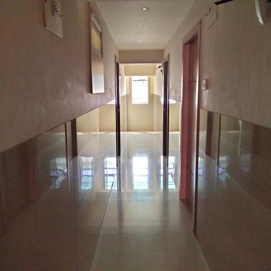 Hotel Everest Lodging Navi Mumbai Extérieur photo