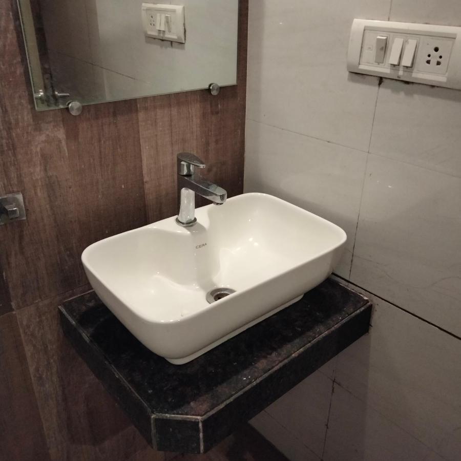Hotel Everest Lodging Navi Mumbai Extérieur photo