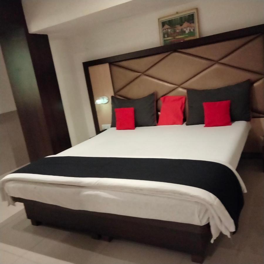 Hotel Everest Lodging Navi Mumbai Extérieur photo