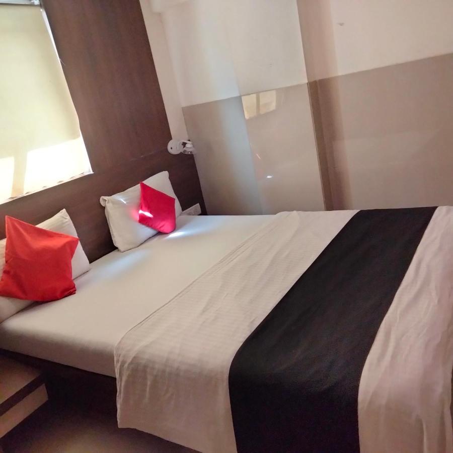 Hotel Everest Lodging Navi Mumbai Extérieur photo