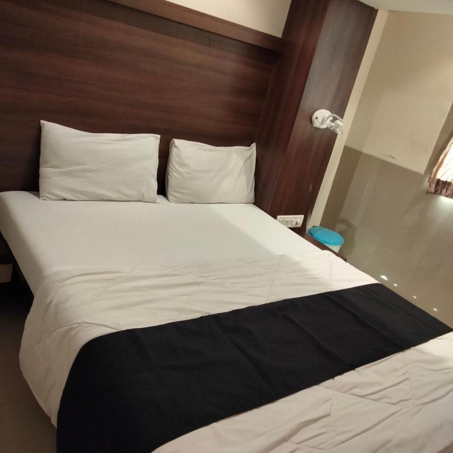 Hotel Everest Lodging Navi Mumbai Extérieur photo