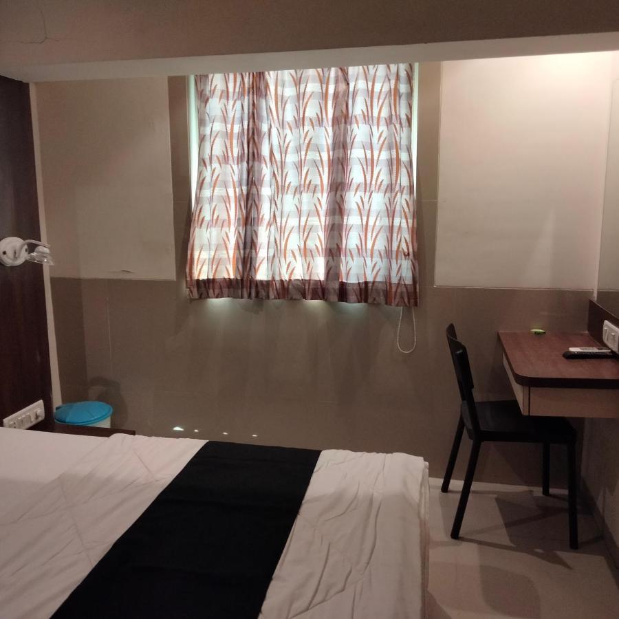 Hotel Everest Lodging Navi Mumbai Extérieur photo