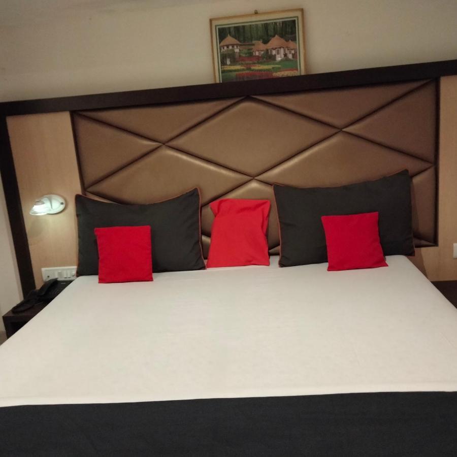 Hotel Everest Lodging Navi Mumbai Extérieur photo