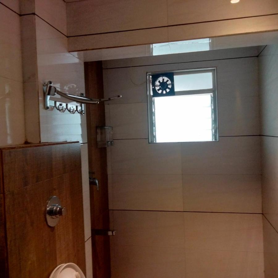 Hotel Everest Lodging Navi Mumbai Extérieur photo