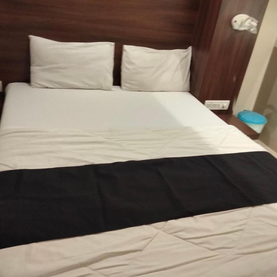 Hotel Everest Lodging Navi Mumbai Extérieur photo