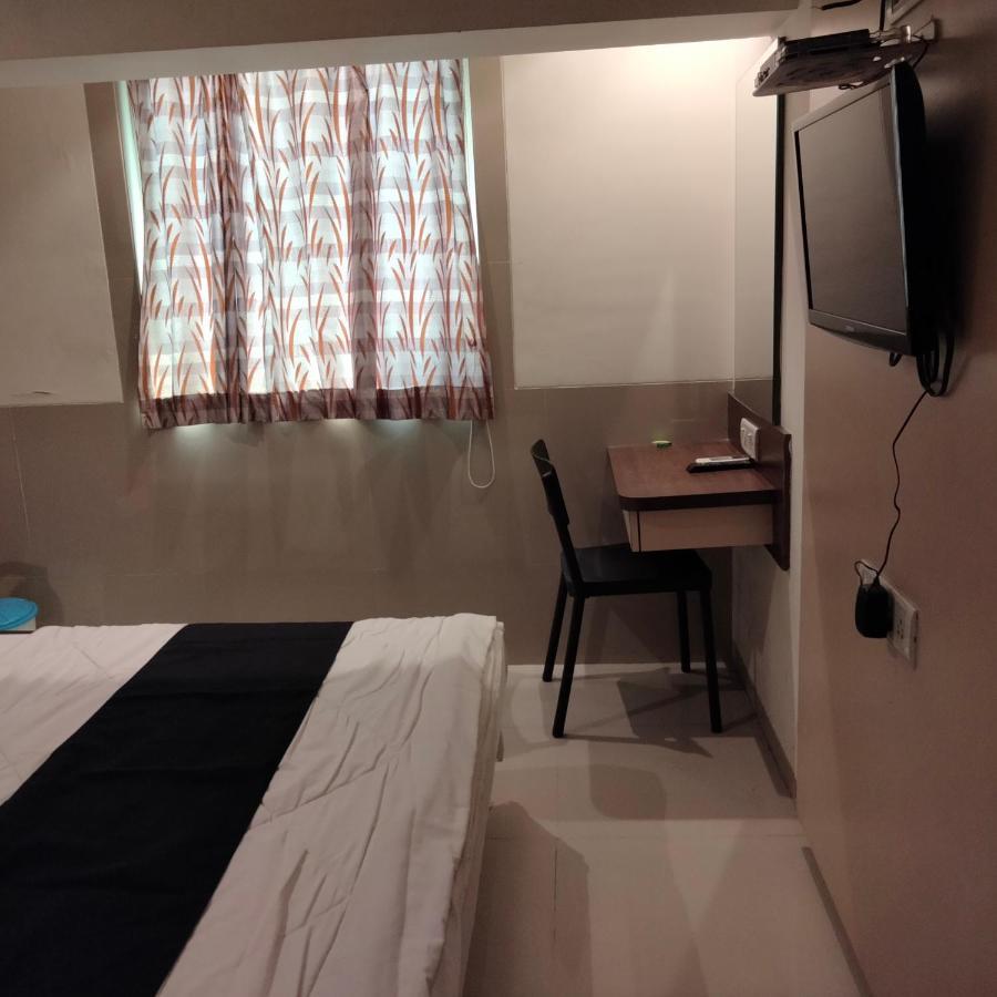 Hotel Everest Lodging Navi Mumbai Extérieur photo