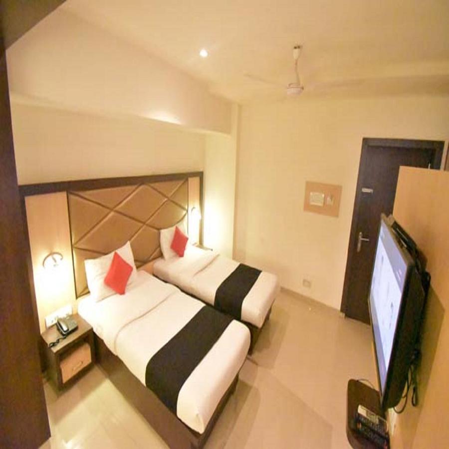 Hotel Everest Lodging Navi Mumbai Extérieur photo
