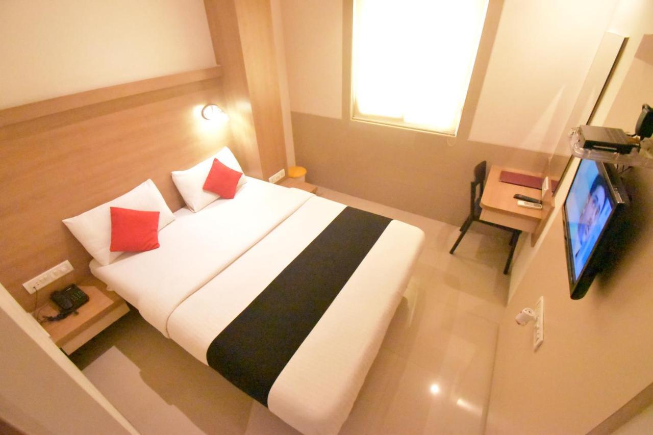 Hotel Everest Lodging Navi Mumbai Extérieur photo