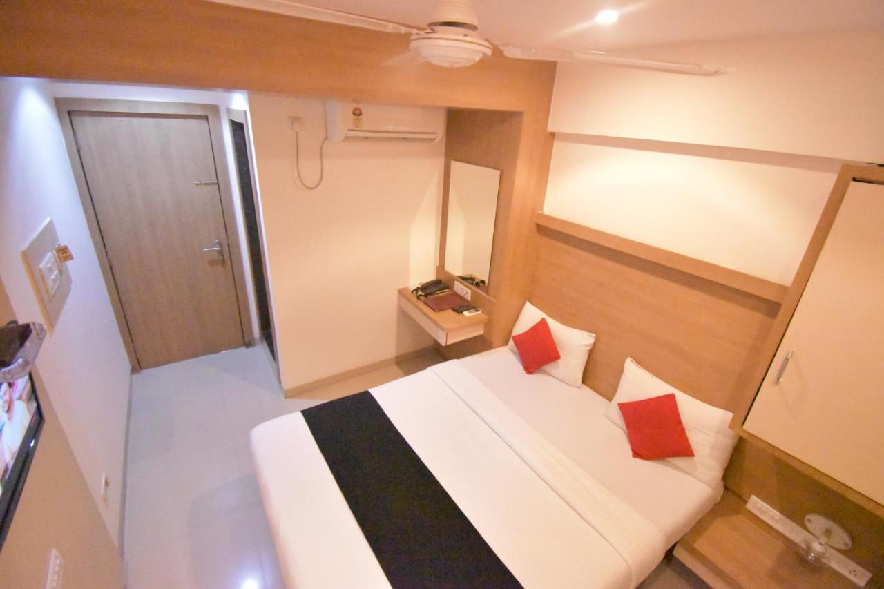 Hotel Everest Lodging Navi Mumbai Extérieur photo