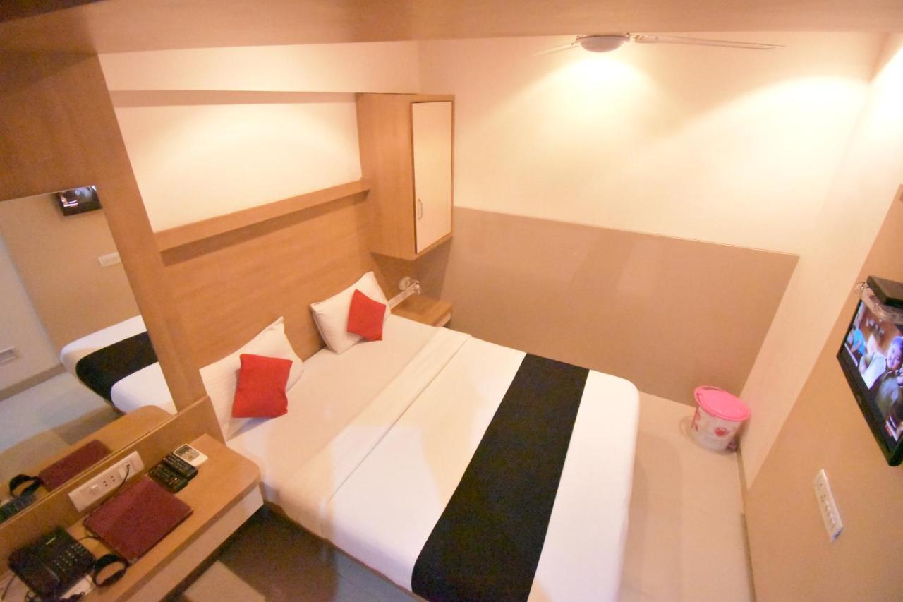 Hotel Everest Lodging Navi Mumbai Extérieur photo