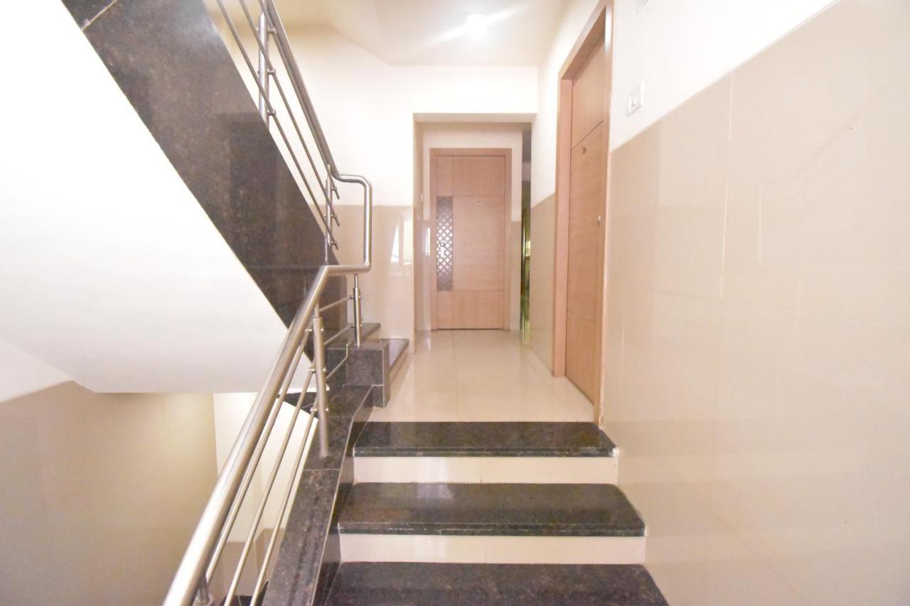 Hotel Everest Lodging Navi Mumbai Extérieur photo