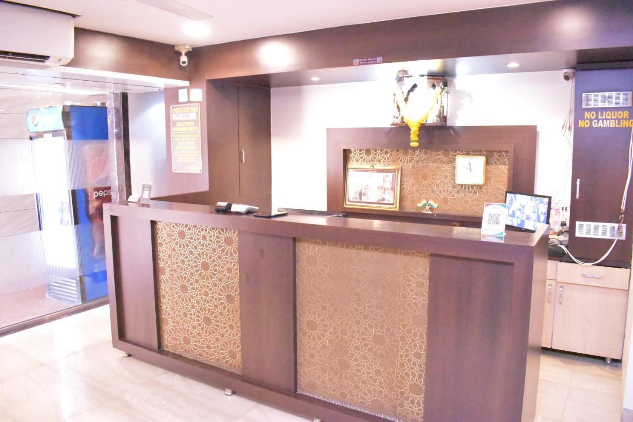 Hotel Everest Lodging Navi Mumbai Extérieur photo