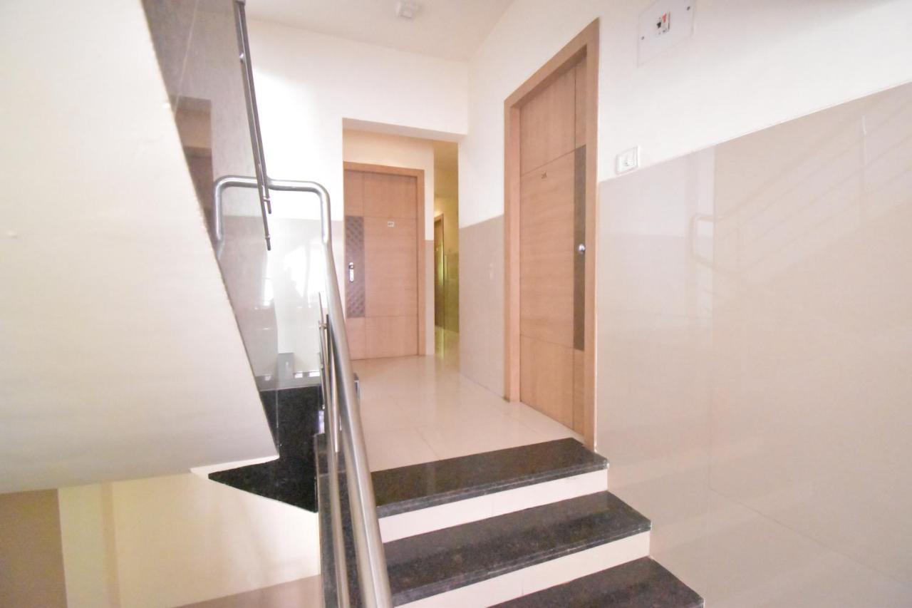 Hotel Everest Lodging Navi Mumbai Extérieur photo