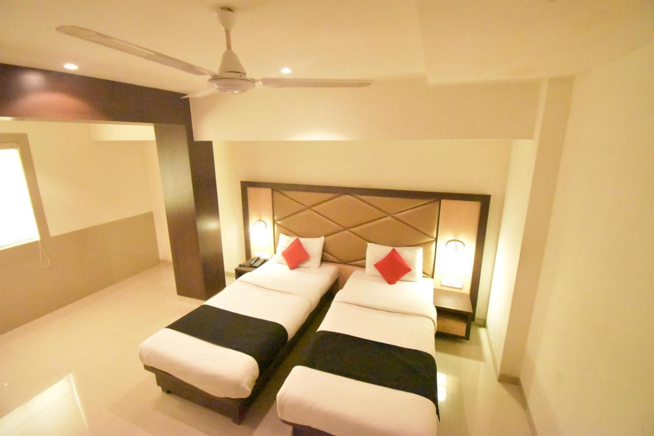 Hotel Everest Lodging Navi Mumbai Extérieur photo