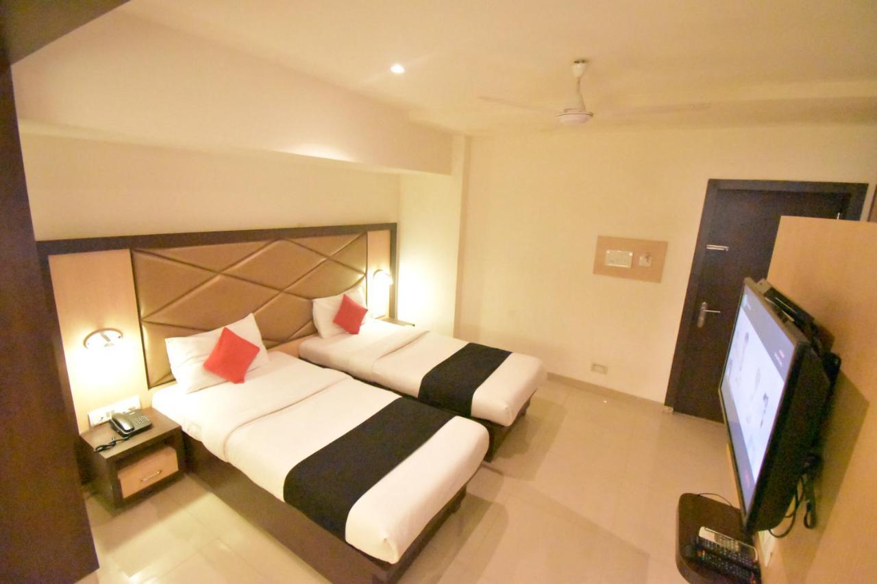 Hotel Everest Lodging Navi Mumbai Extérieur photo