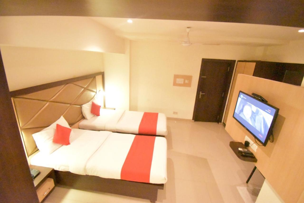Hotel Everest Lodging Navi Mumbai Extérieur photo