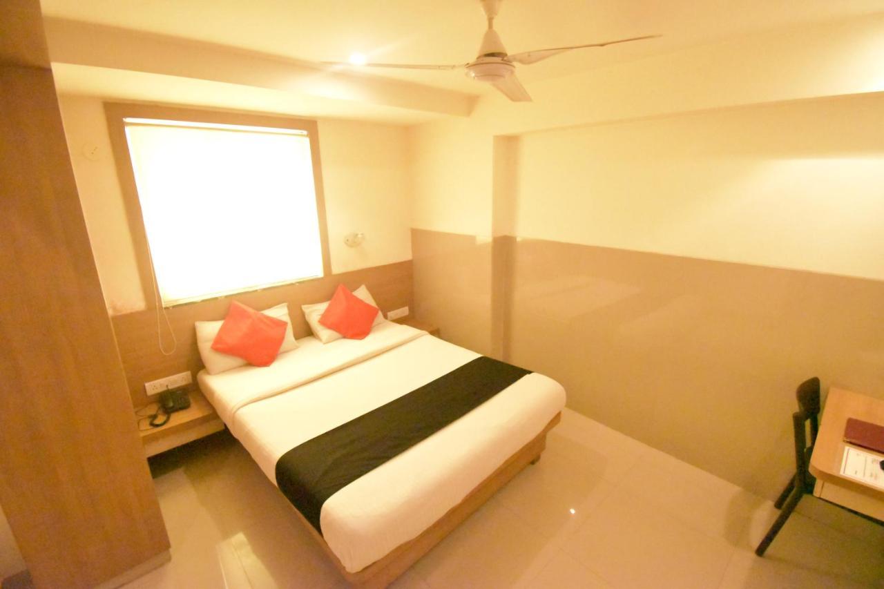 Hotel Everest Lodging Navi Mumbai Extérieur photo