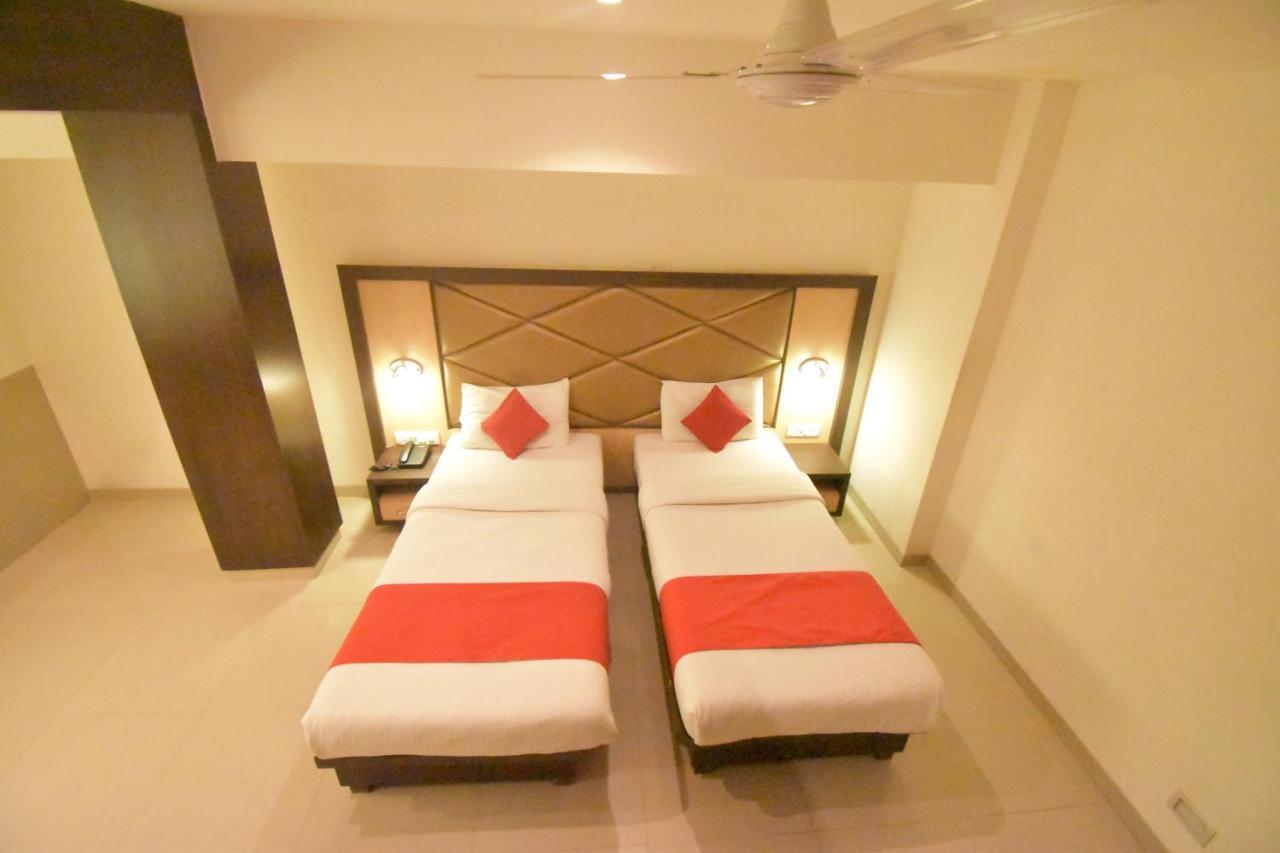 Hotel Everest Lodging Navi Mumbai Extérieur photo