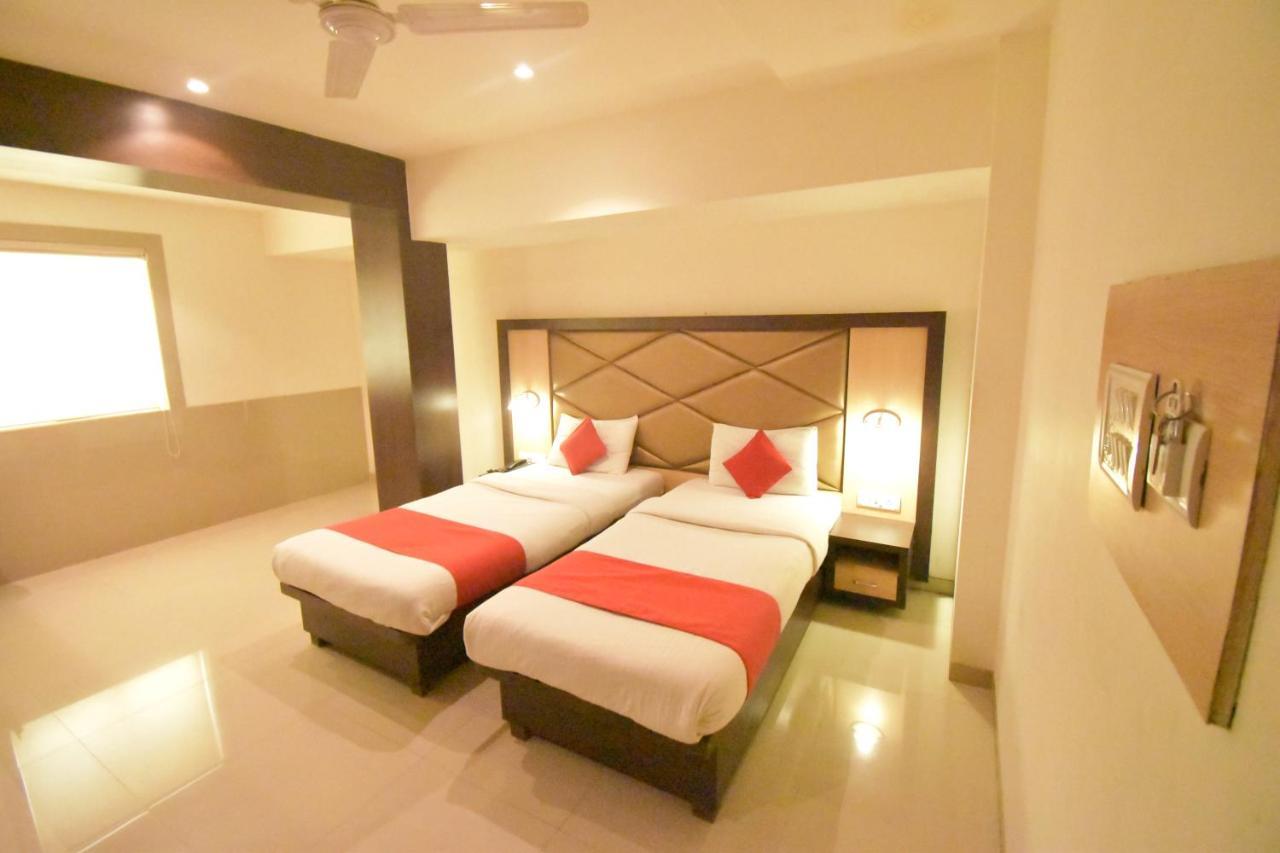 Hotel Everest Lodging Navi Mumbai Extérieur photo