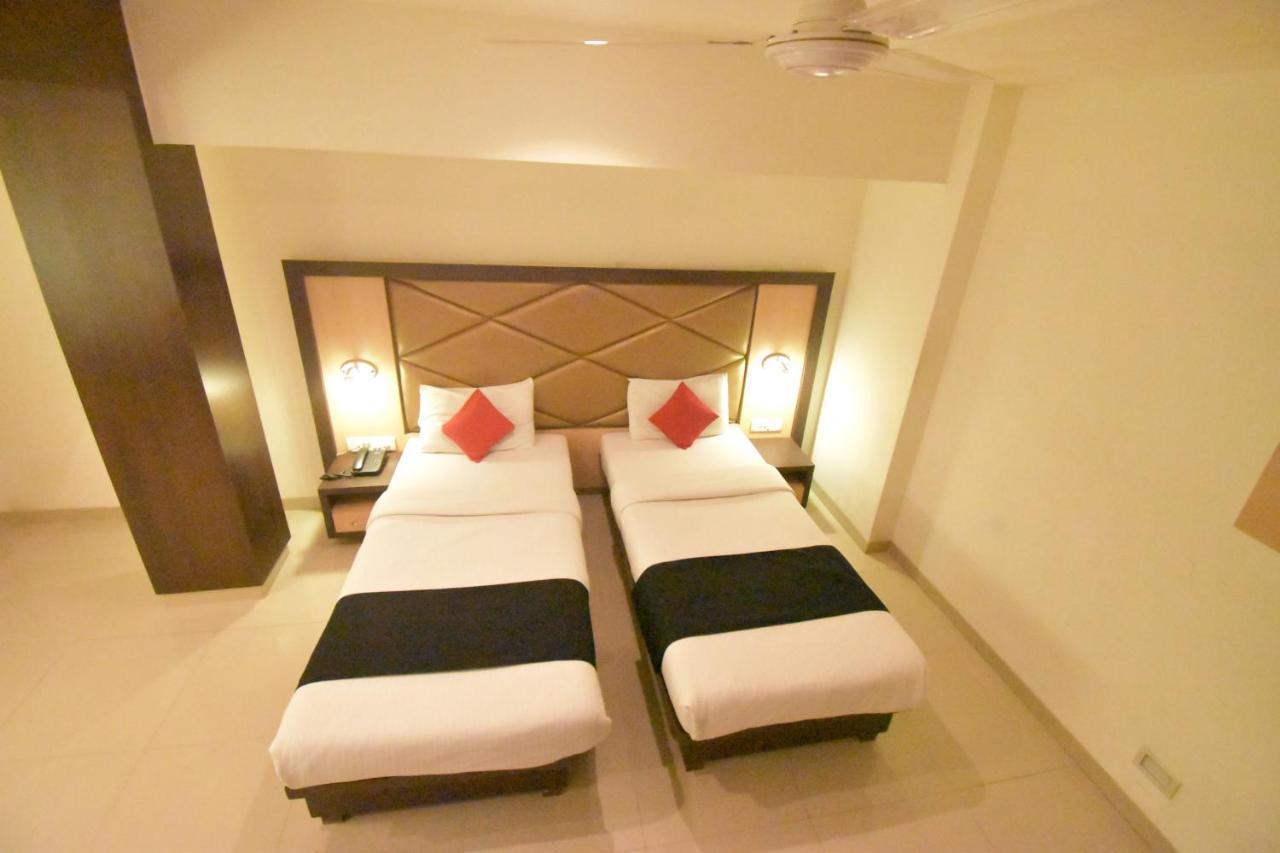 Hotel Everest Lodging Navi Mumbai Extérieur photo