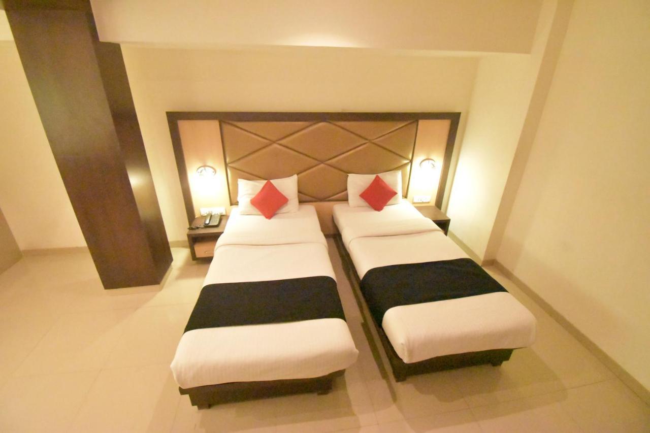 Hotel Everest Lodging Navi Mumbai Extérieur photo