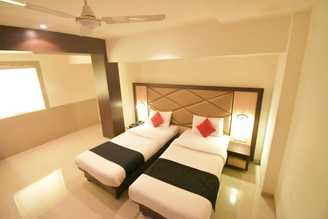 Hotel Everest Lodging Navi Mumbai Extérieur photo