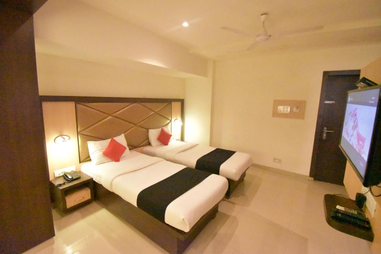 Hotel Everest Lodging Navi Mumbai Extérieur photo
